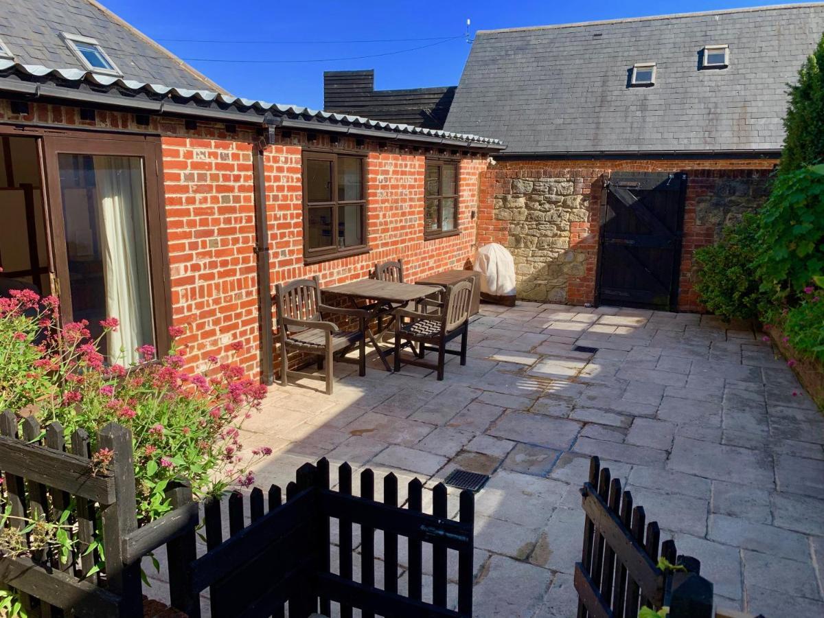 Little Upton Farm Cottages Ryde  Luaran gambar
